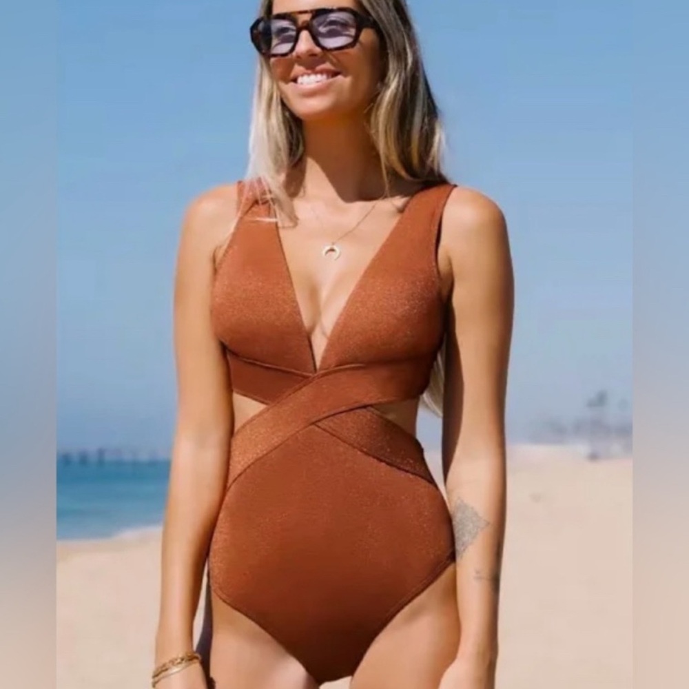 NWT Cupshe bronze metallic one piece swimsuit. Removable Pads. Size Medium.